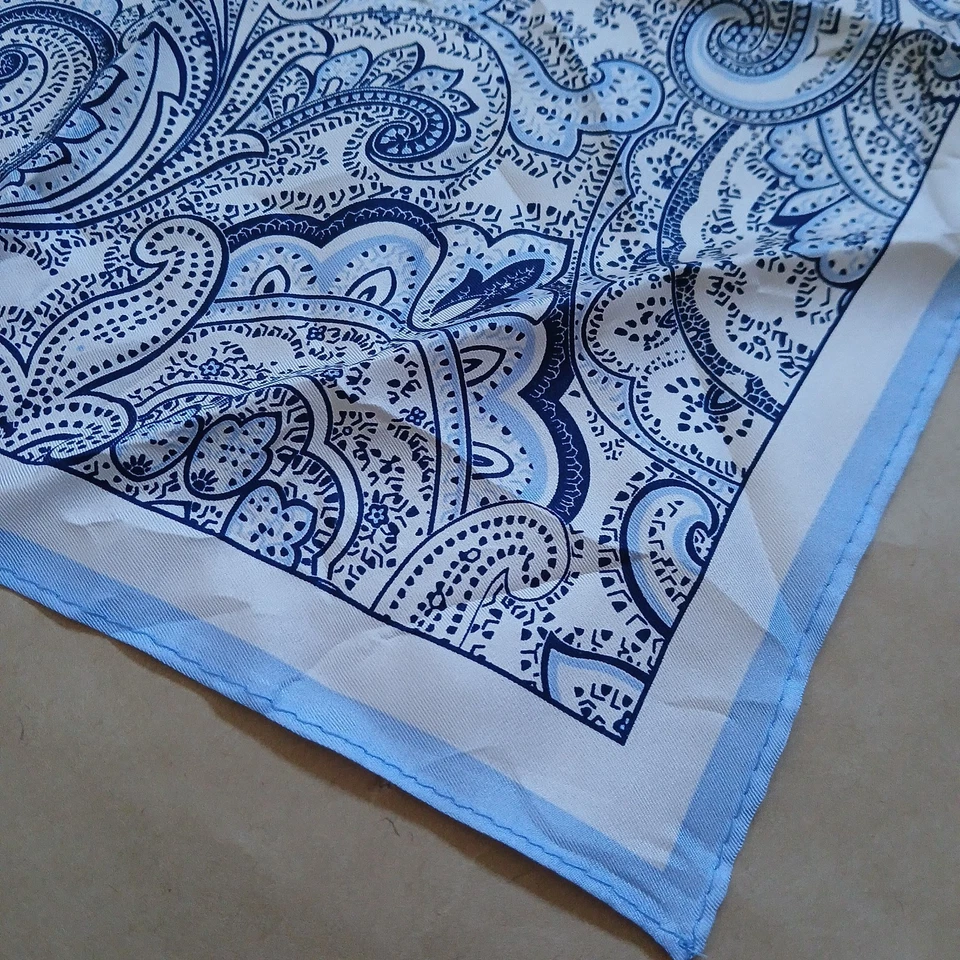 Accesorio cuadrado de bolsillo de seda crema Club Room ligero Foto 4 de 4