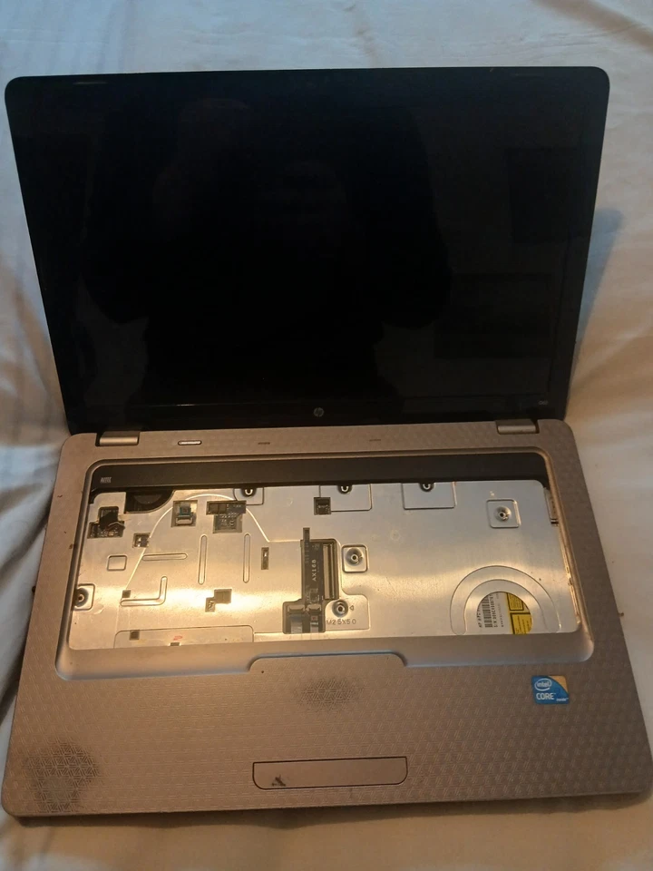 HP G62 - 105SA Intel Core i3 M330 2.13 GHz Laptop SPARE REPAIRS - Image 2 of 4