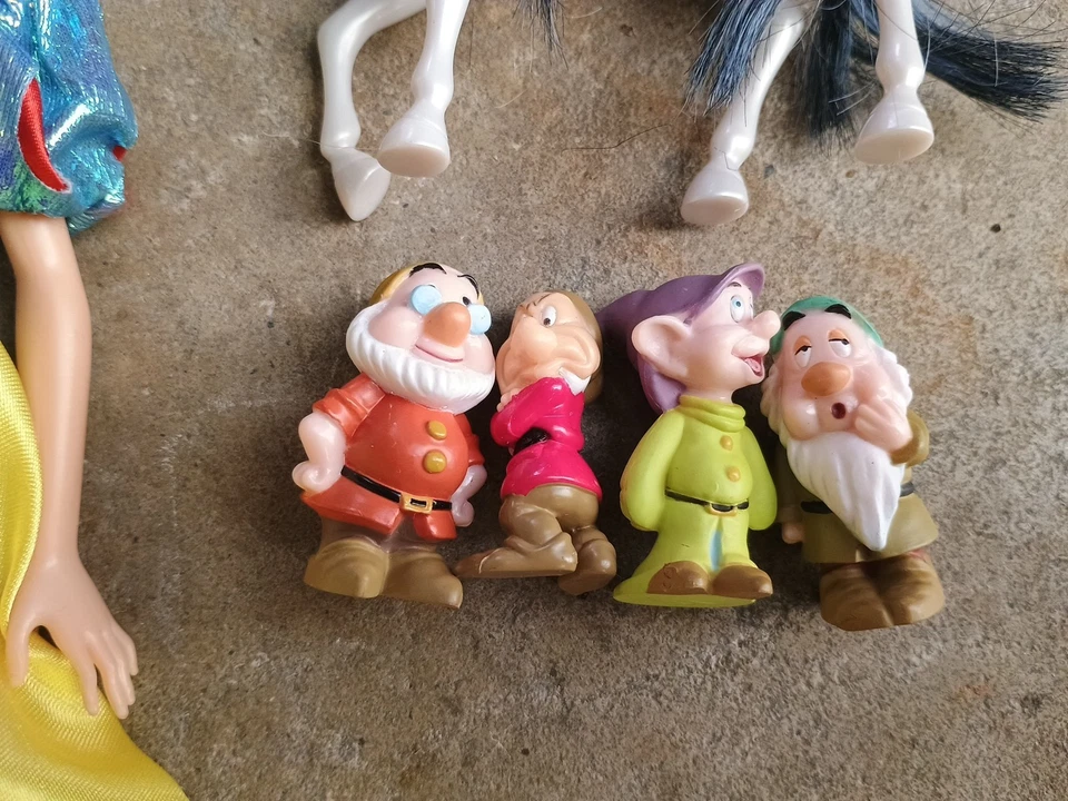 Винтажный лот Белоснежка семь гномов Малефисента фигурки кукла Барби принц плюшевый + - Изображение 3 из 4