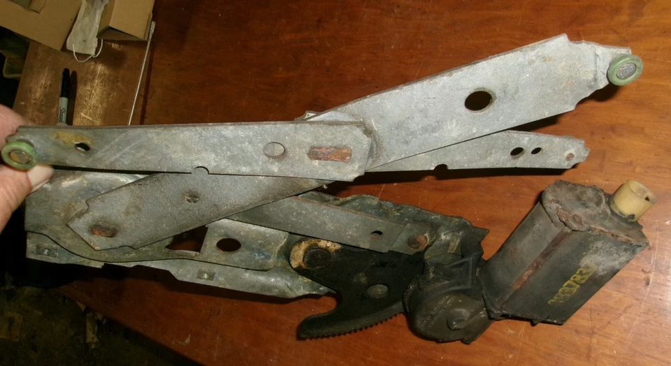 1961-64 Cadillac Fleetwood L/S Rear Window Regulator with Motor Works Well OEM - Image 3 of 3