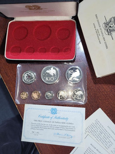 Papua New Guinea. 1975 8 coin Proof Set - Silver 5 & 10 Kina Silver 1. 68 oz