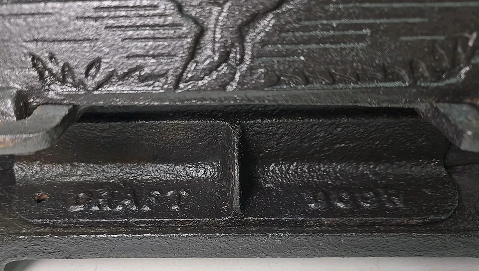 RARO - Parrilla deportiva de hierro fundido Lodge Hibachi Wildlife Duck Series Hecha en EE. UU. Foto 3 de 4