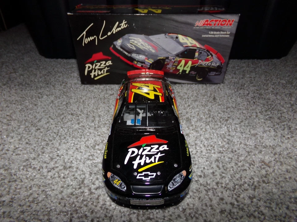 1/24 TERRY LABONTE #44 PIZZA HUT CWB  2005 ACTION NASCAR DIECAST 1 OF 144 MADE - Image 2 of 4