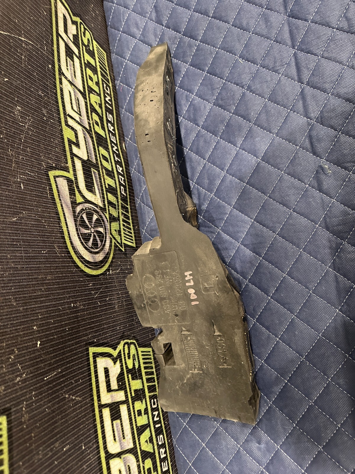 2018 AUDI R8 REAR LEFT DRIVER QUARTER PANEL SOUND DAMPENER FOAM 4S0 810 299 OEM