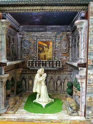 Book Nook Shelf Insert LED Romeo und Julia Dollhouse Miniatur 1/12 OOAK Unikat