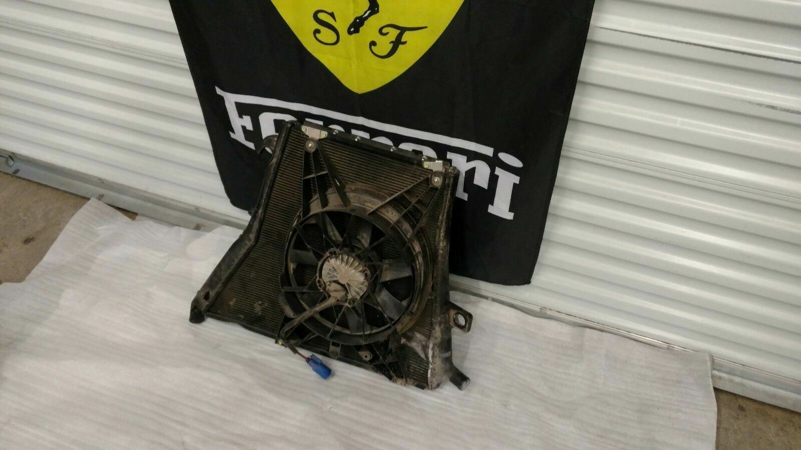 FERRARI 488 GTB FRONT RIGHT PASSENGER SIDE WATER RADIATOR WITH FAN OEM 312913