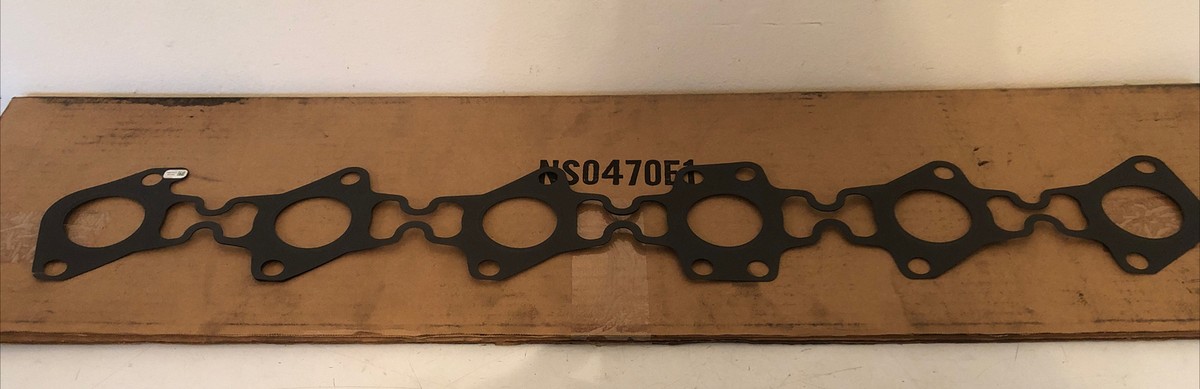 GENUINE INTERNATIONAL EXHAUST MANIFOLD GASKET 1886793C2 NEW