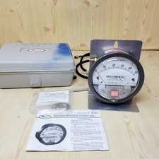 Dwyer 2000-0 C Magnehelic Pressure Gauge 0-5in-h2o
