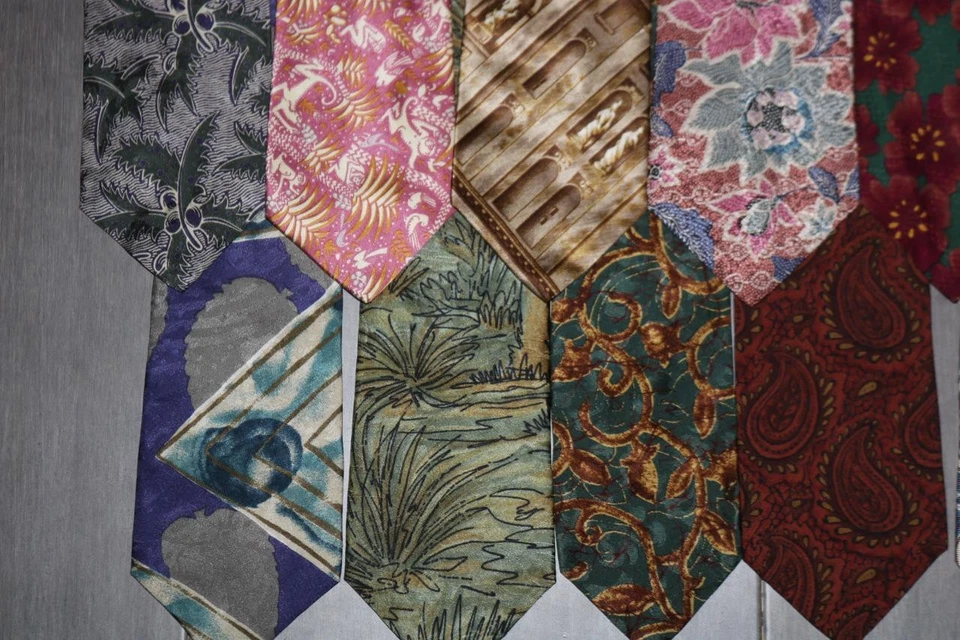 LOTE 25 CORBATAS DE SEDA VINTAGE AÑOS 80 PARA HOMBRE ANNE KLEIN JOSEPH ABBOUD UOMO VOLONTE NUEVAS Foto 2 de 4