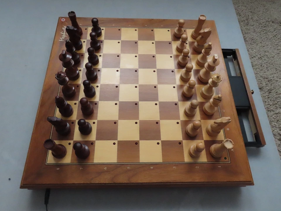 Mephisto Schachcomputer München mit Figuren, Netzteil und Leermodul - Bild 4 von 4