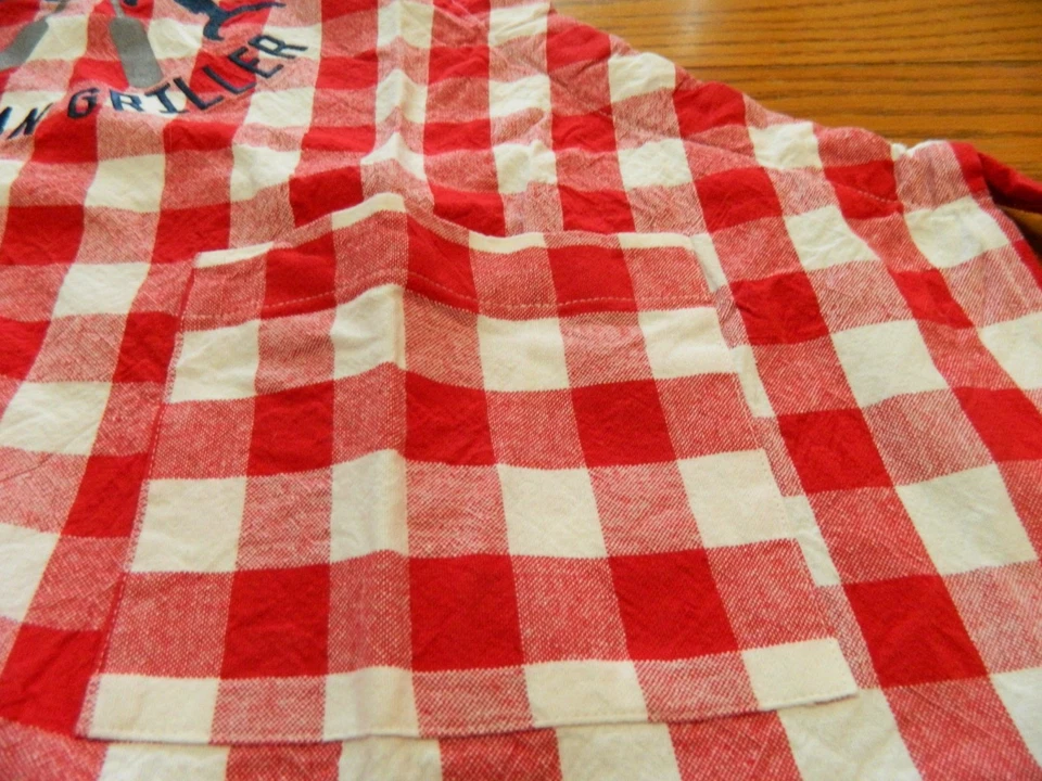 L-25 RED & WHITE CHECK TOMMY BAHAMA UNISEX GRILLER APRON - Image 3 of 3