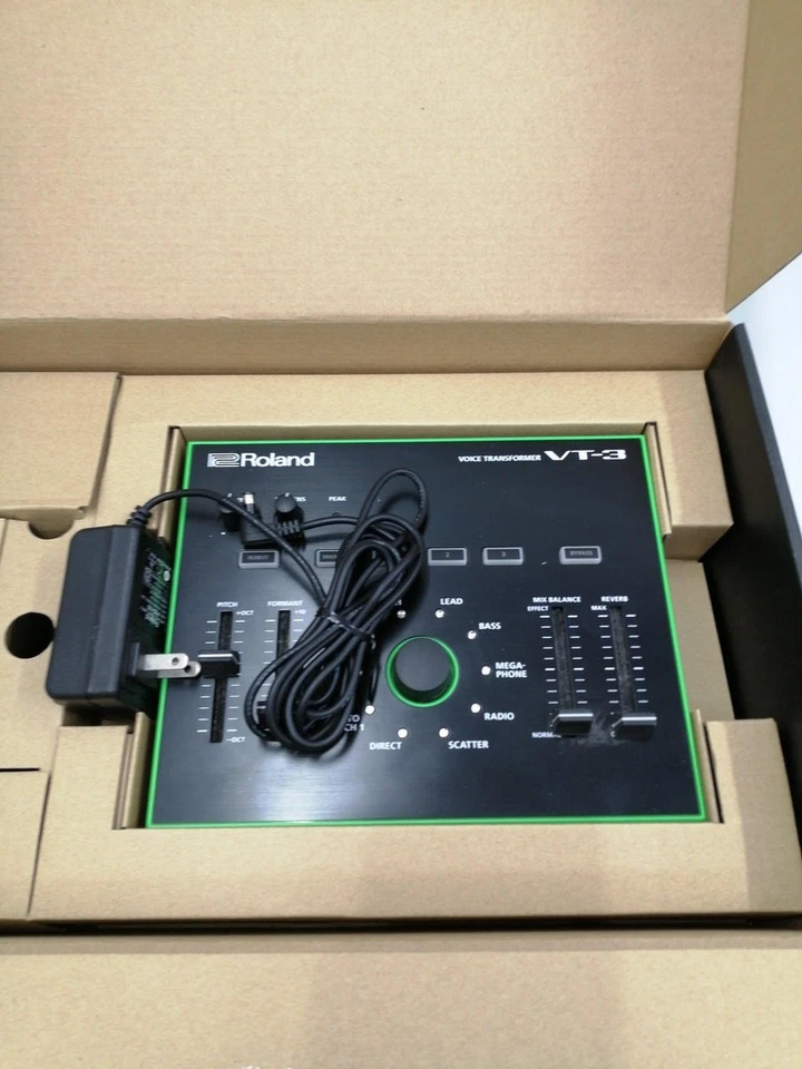 Roland VT-3 Voice Transformer AIRA - Image 3 of 4