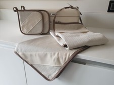 SET DA CUCINA GREMBIULE + STROFINACCIO + COPPIA PRESINE CON INSERTO IN TELA AIDA