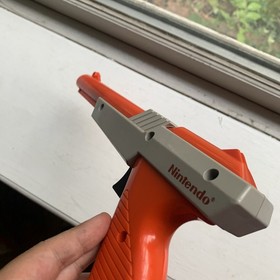 NINTENDO NES ZAPPER LIGHT GUN CONTROLLER ORANGE OFFICIAL OEM NES-005