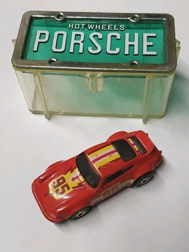 Hot Wheels Vintage 1971 RARE Porsche P-911 With License Plate Case