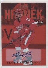 2021-22 Upper Deck Fleer Ultra Red Rainbow Foil 15/25 Filip Hronek #31 Auto 11od