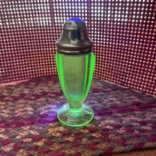 Vintage Uranium Shaker in Floral Poinsettia Pattern Jeanette Glass Co Depression