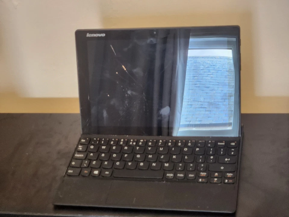 Lenovo Miix 3 1030- Intel Atom - 64GB SSD - 4GB RAM - Damaged - Free P&P - Image 2 of 4