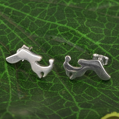 925 Sterling Silver Dachshund Dog Tiny Studs Women Animal Earrings - Picture 4 of 8