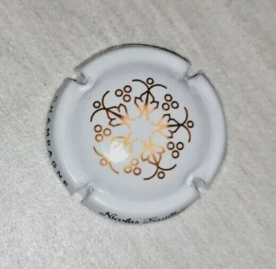 Nicolas Feuillatte Champagne Capsule - White and Bright Gold (No. 60.g)