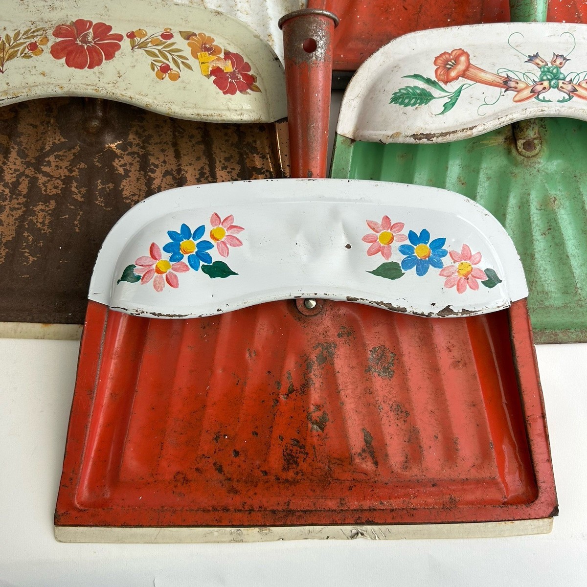 Vintage Metal Dustpan Lot Of 5 Floral Grannycore JV Reed Etc Green 