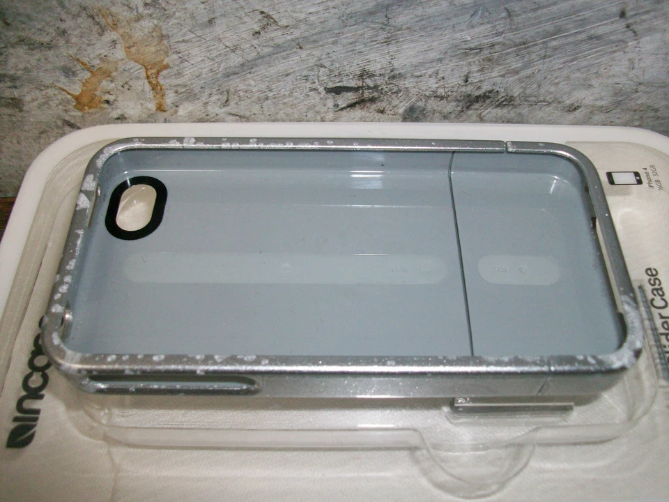 Incase Crystal Slider Case for iPhone 4/4S Silver CL59808 - Used with Damage - Image 2 of 4