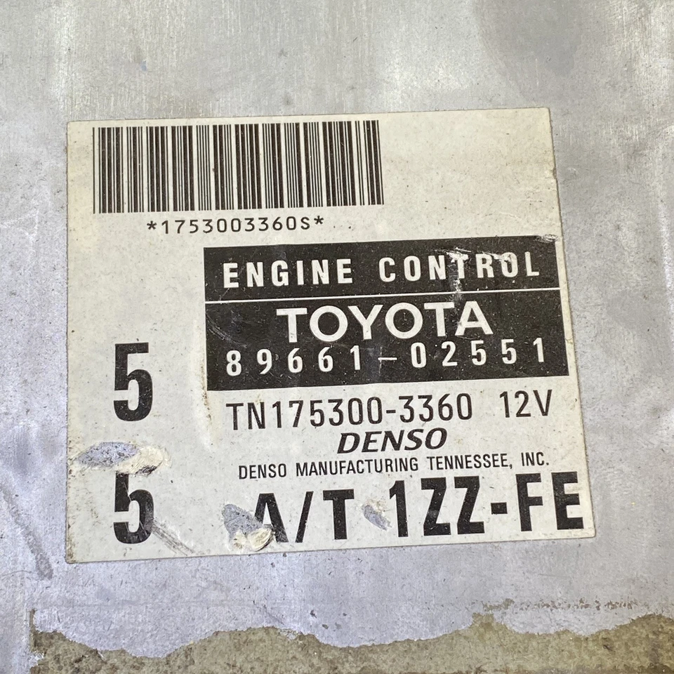 Toyota Corolla 89661-02551 1999 módulo de control del motor A/T 1zz-Fe Foto 2 de 4