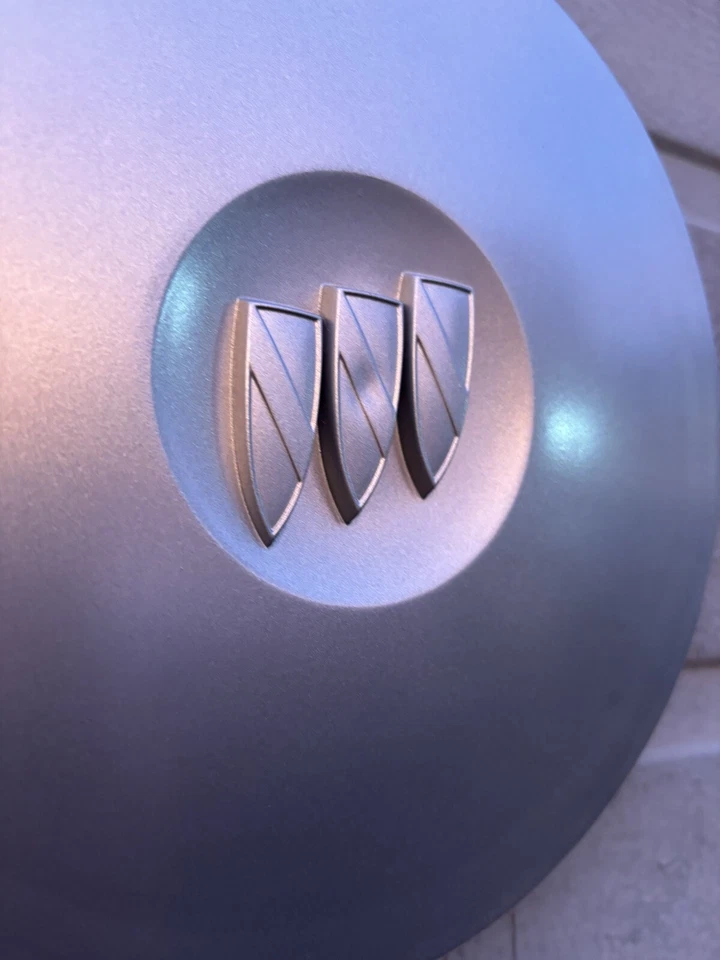 Tapa central plateada Buick Park Avenue 1997-2000 # 9592340 usada original todos los clips Foto 4 de 4