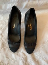 Authentic Chanel Black Leather Bow  Cc Pumps 35.5 Made in Italy