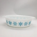 Vintage PYREX 045 Oval Casserole~Snowflake Pattern~ White with Turquoise~ 2.5 qt
