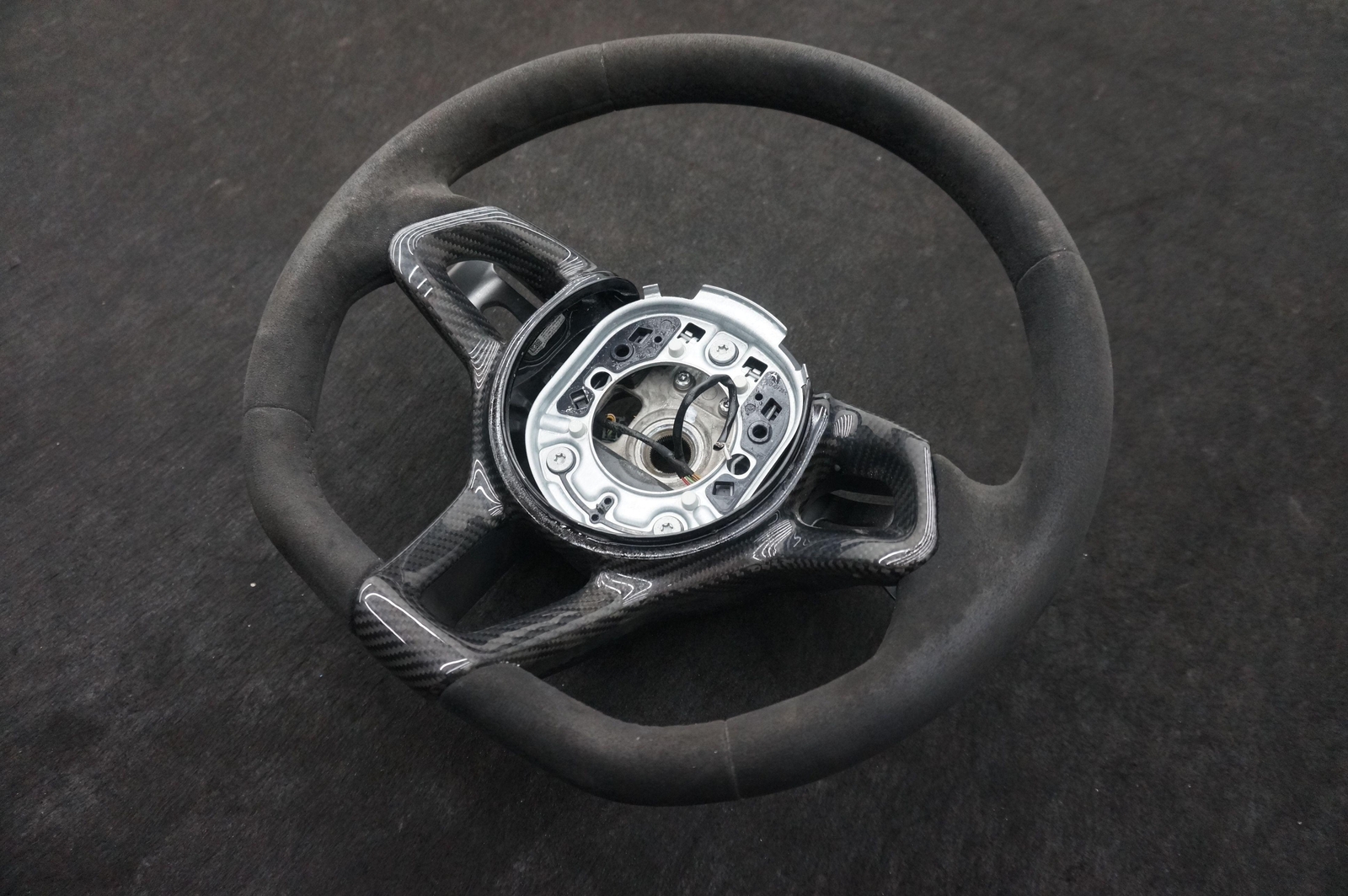 Front Steering Wheel Carbon Fiber Alcantara OEM 11N3337CP McLaren 650s 2015