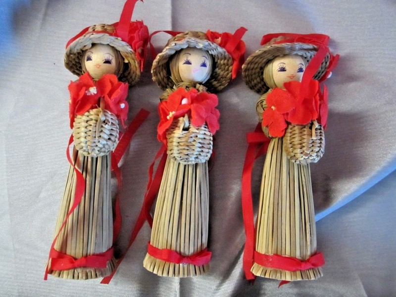 3 Wicker Brown & Red Dolls with Basket Red Flowers on Hat  CHRISTMAS Ornaments 