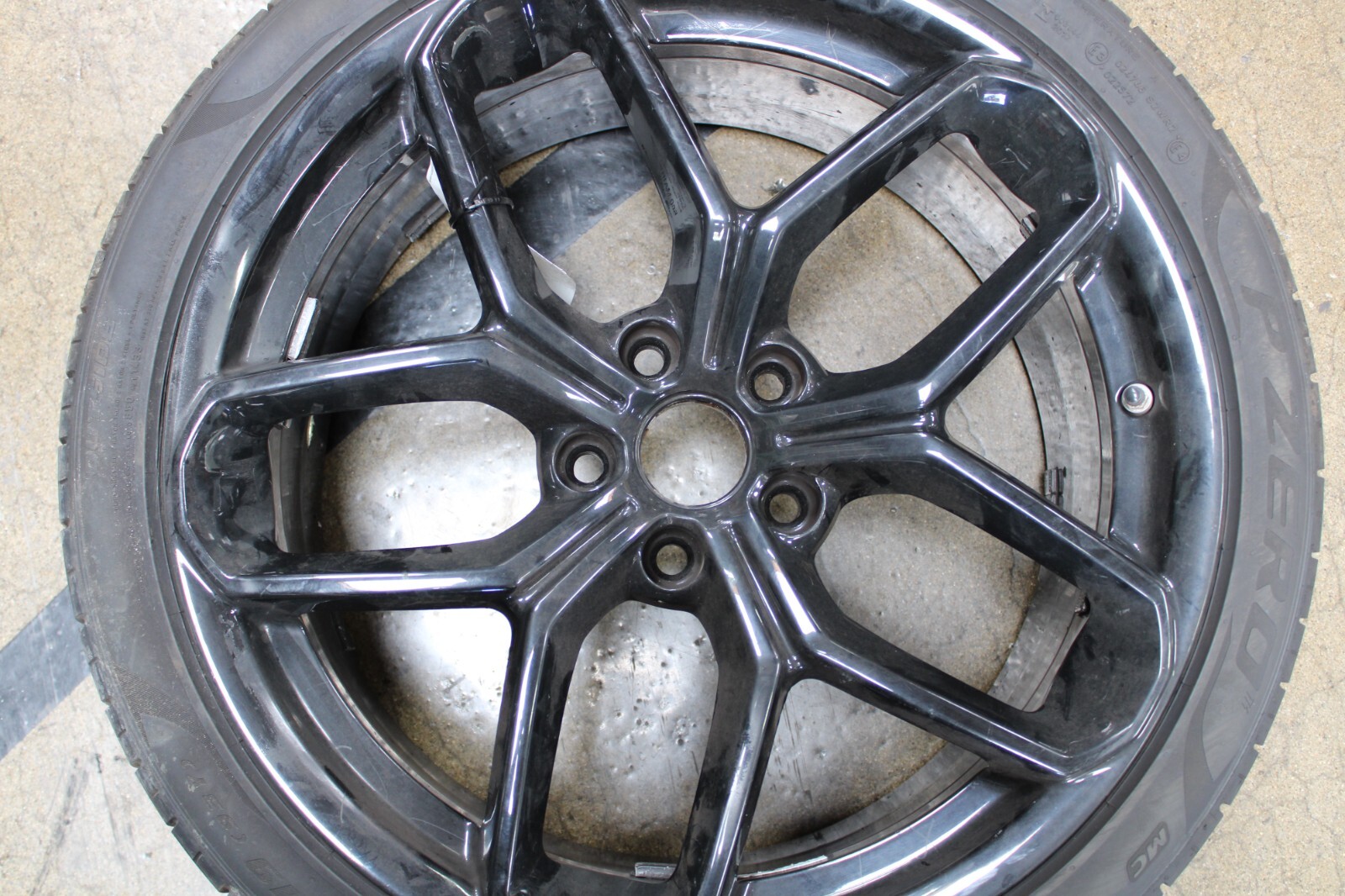 Lamborghini Huracan, LP 580, Front Wheel, Used, Scratched, P/N 4T0601017AQ