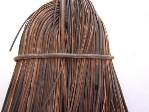 ANTIQUE WIRED WHISK BROOM - Picture 6 of 8
