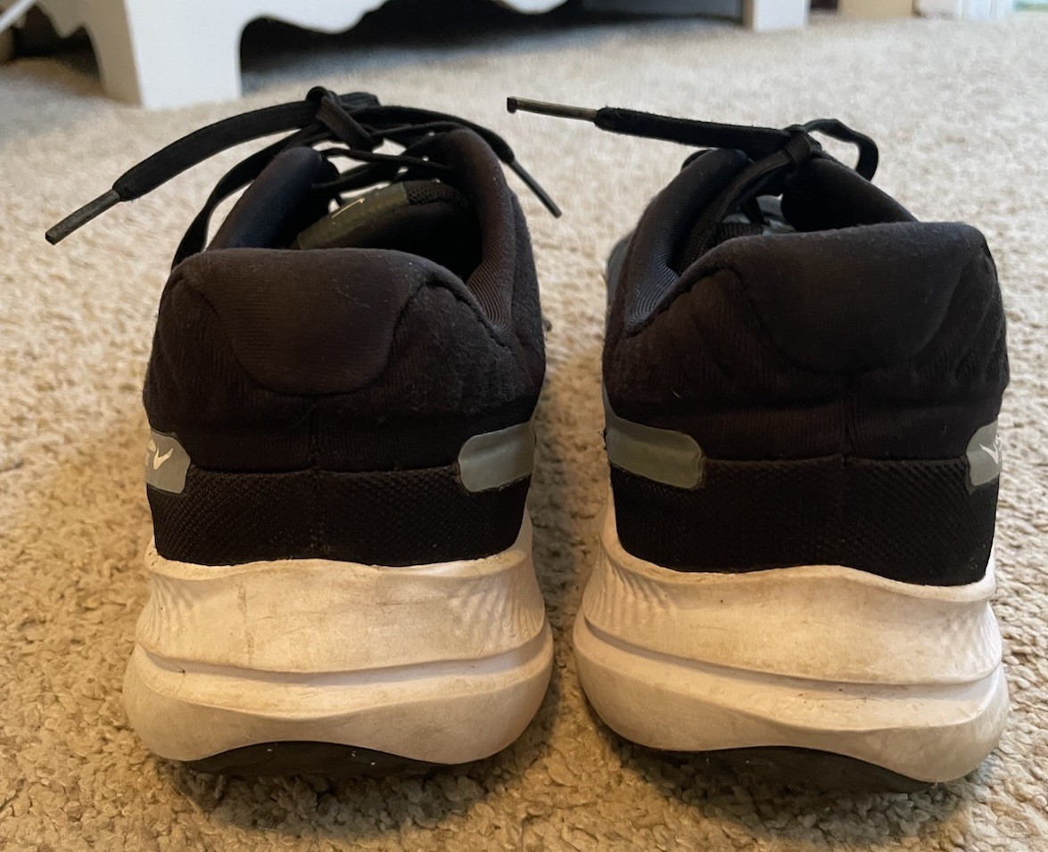 SAOLA Scarpe da corsa su strada Nike Quest 5 nere bianche grigio fumo da uomo taglia 10 DD0204 001