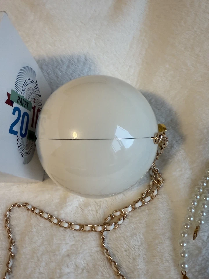 Rare! CHANEL Pearl Plexiglass Minaudiere Bag 2016 Dubai VIP Gift - Image 2 of 4