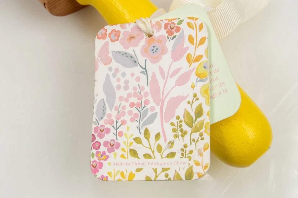 The BakeShop by Masterclass Bee Embossed Yellow Wood Handled Rolling Pin - Image 4 of 4