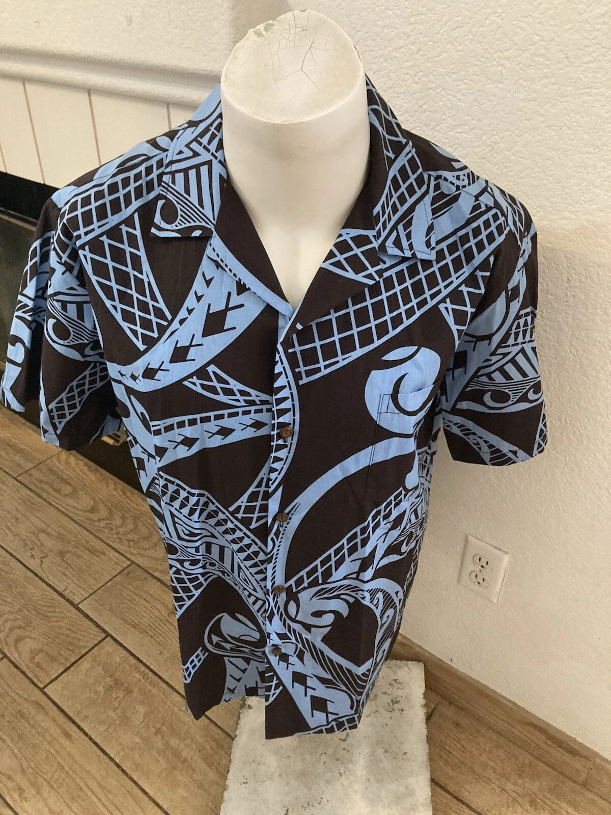 Blue Hawaii Men’s Hawaiian Shirt Size XL. NWT