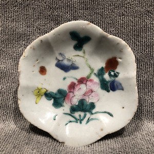 Chinese Wucai Overglaze Scalloped Footed Bowl Vibrant Florals
