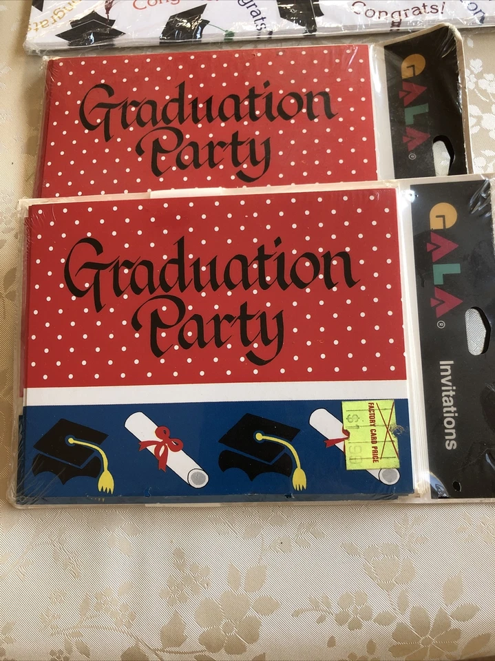 Suministros para fiestas de graduación, selecciones de cupcakes, tapa para pasteles, invitaciones, papelería, velas Foto 2 de 4