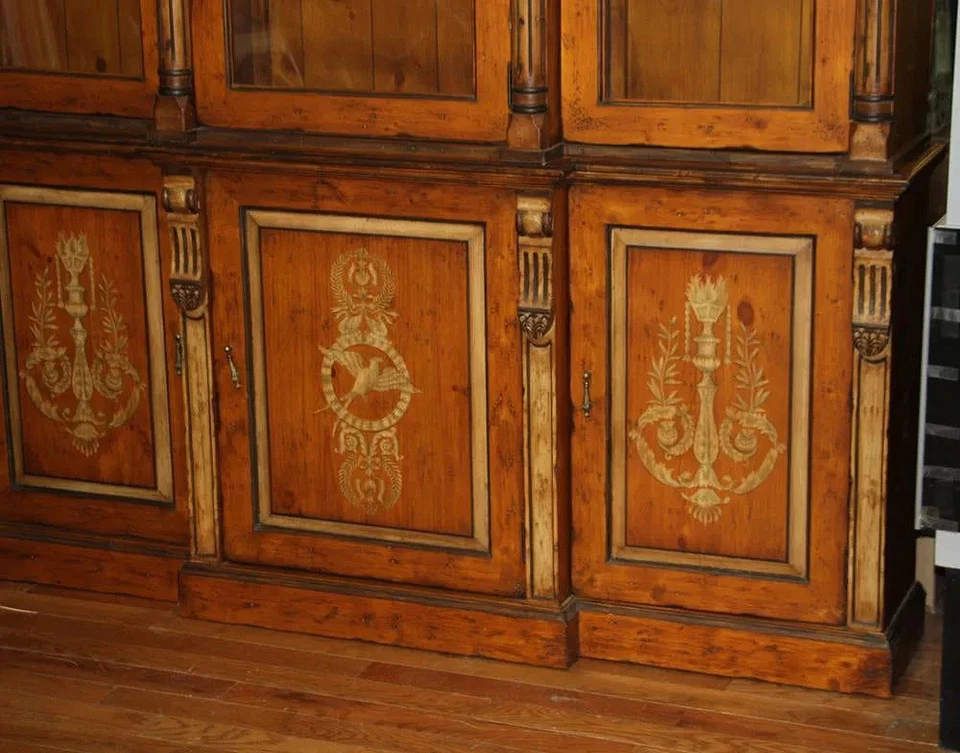 Librería estilo antiguo de pino inglés, estilo campestre francés Foto 4 de 4