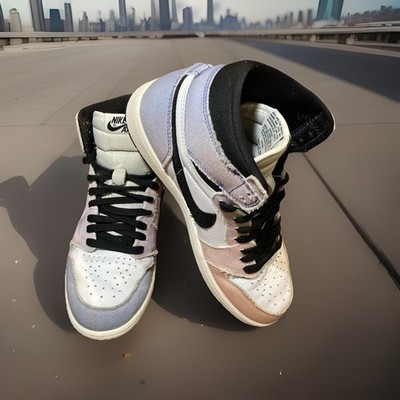 Nike Air Jordan 1 Retro OG High Skyline Sneaker Purple Peach Denim Accents Sz 9