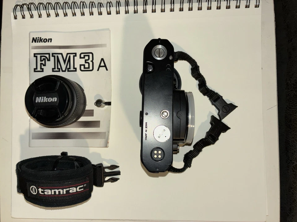 Nikon FM3a negra sin usar con correa y lente 55 mm f/1,8 Foto 4 de 4