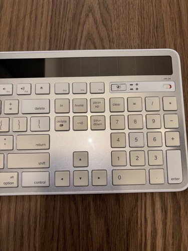 Logitech K750 Wireless Solar Keyboard for Mac OS - White/Silver - w/Dongle - Picture 4 of 5