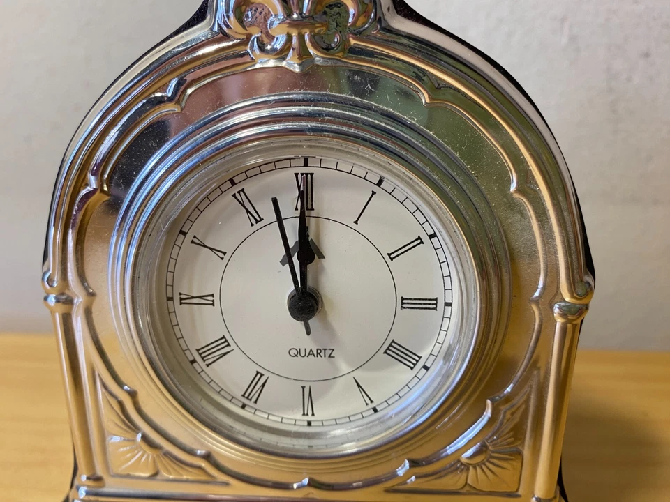 Reloj Despertador ALCUDIA - Plata Y Madera - Cuarzo - 12 X 3 X 12,5 Cm Foto 2 de 4