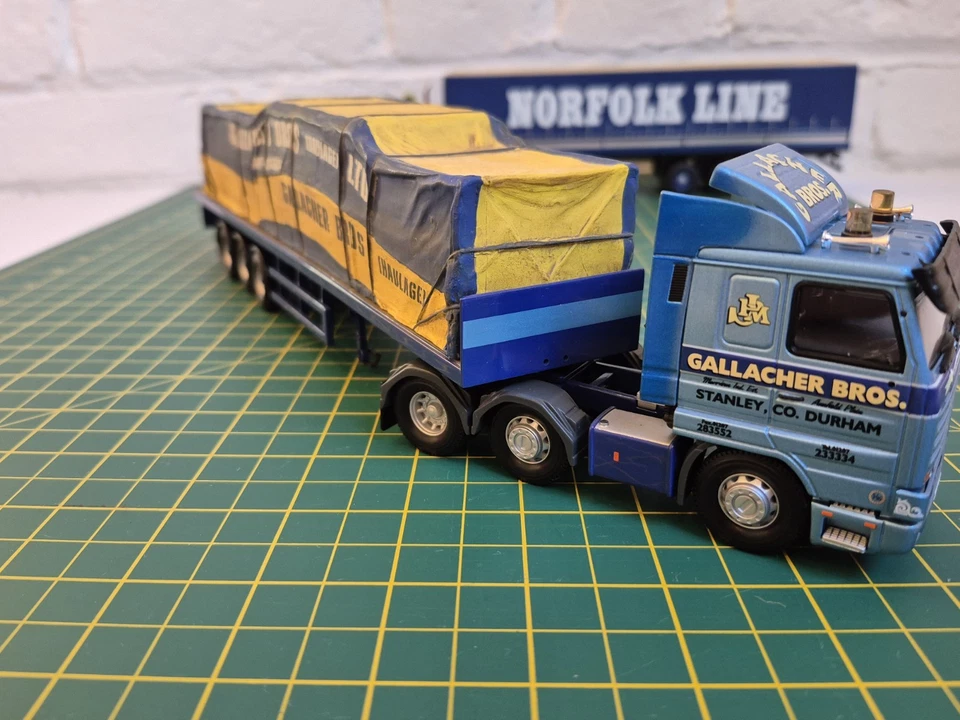 Corgi - Scania 113 Flatbed & Canvas Load - Gallacher Bros - CC14807 - Mint/New - Image 3 of 4