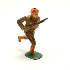 Vintage 1930s Barclay Manoil WWI Army Infantryman running with rifle.