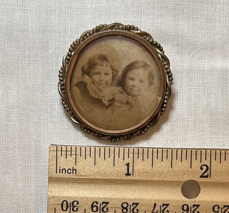 Antique Victorian Mourning Brooch Memorial Frame Photo Pin