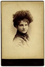 Cabinet Card Circa 1880s E.I. Chase Gorgeous Lady With Fancy Hat Ithaca NY