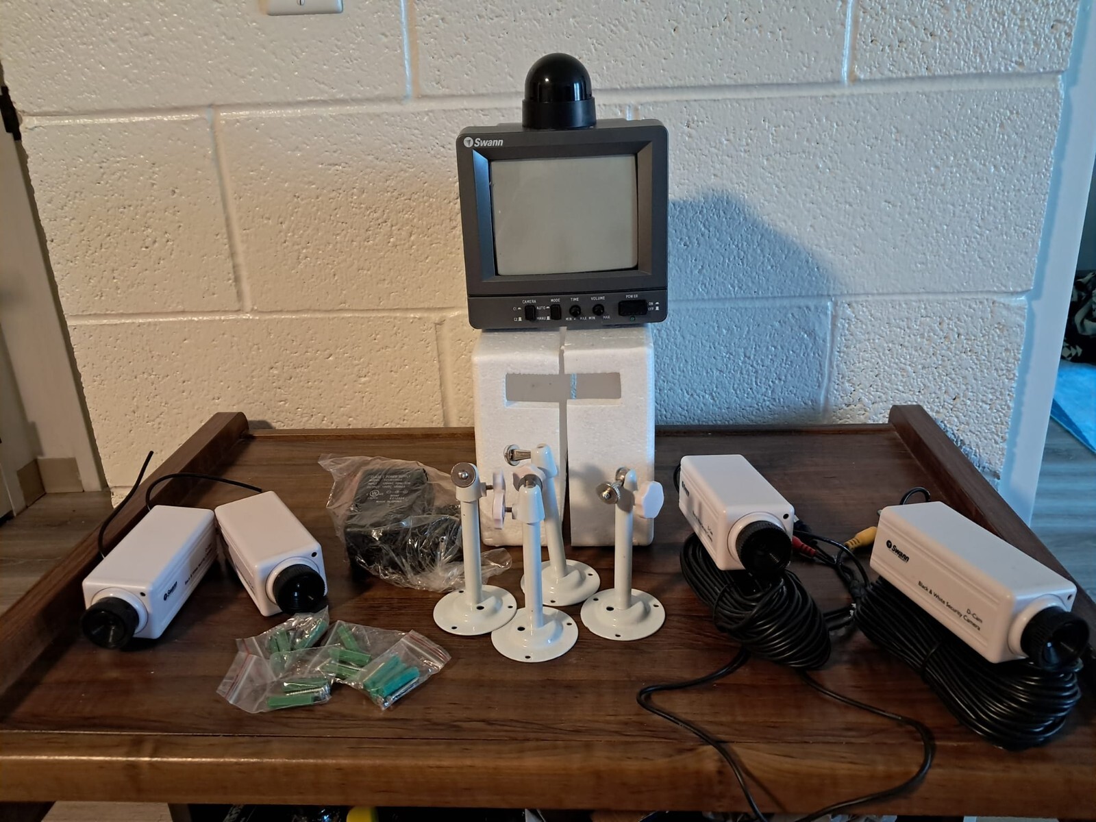 Swann Security Kit 2 Real & 2 Imitation Cameras Security Monitoring System